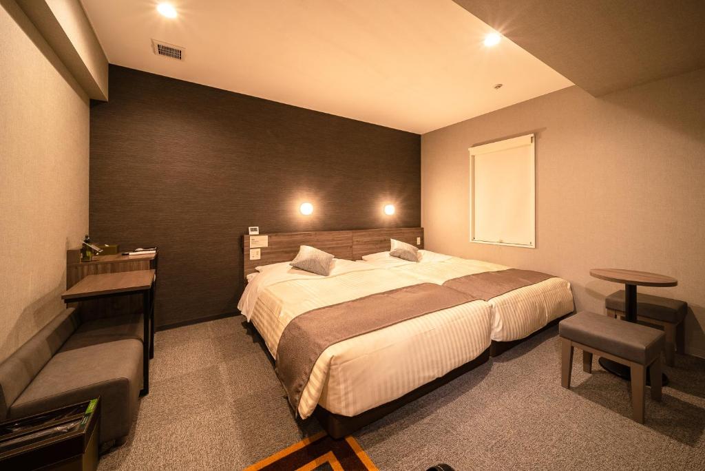 Postel nebo postele na pokoji v ubytování Super Hotel Premier Ikebukuro Natural Hot Spring