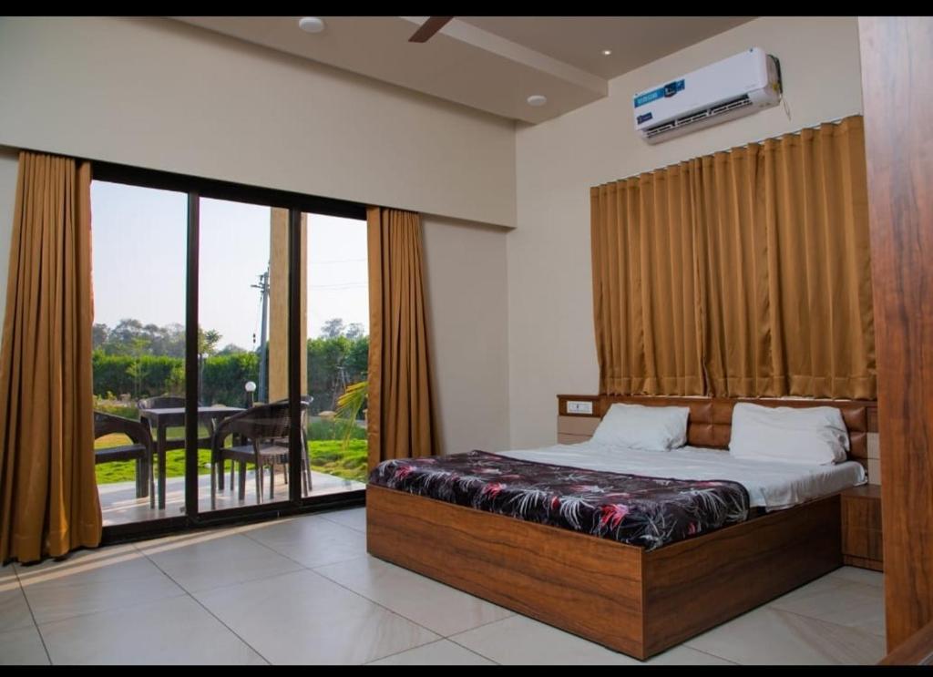 Super Luxurious 4 bhk Villa with private pool.