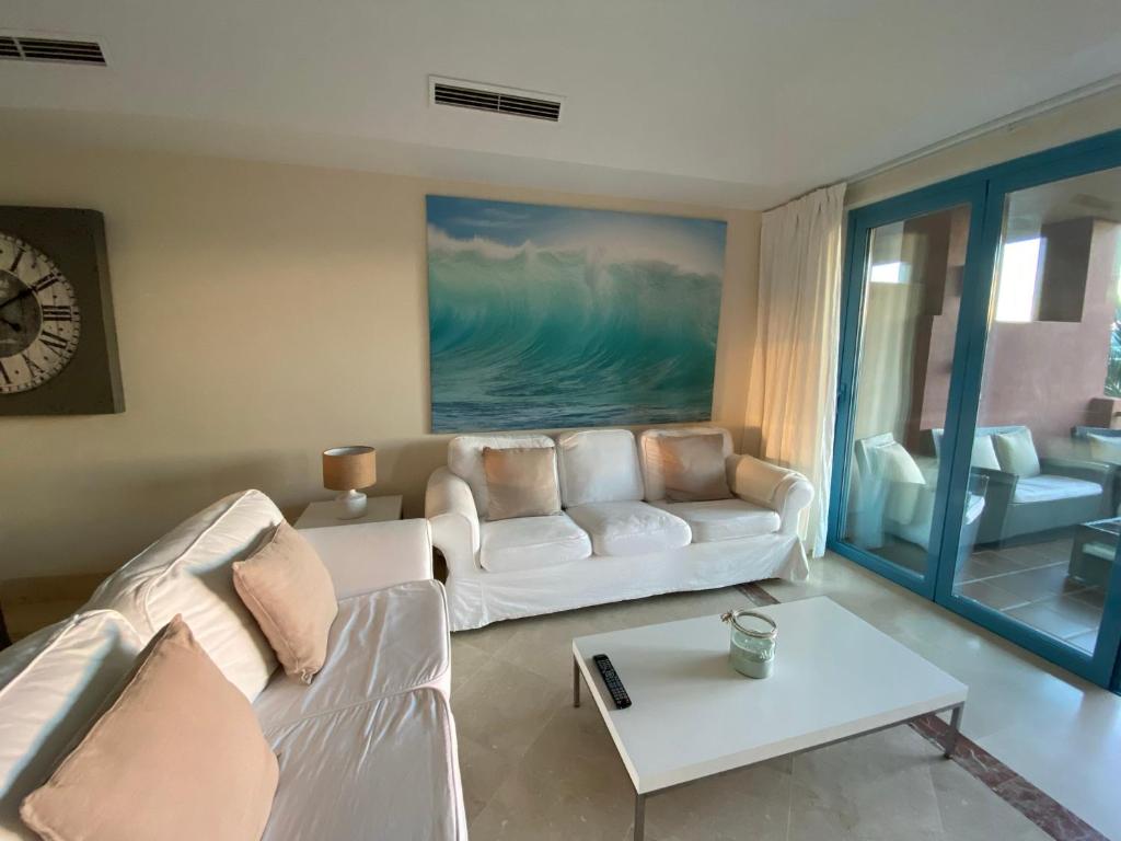 Posedenie v ubytovaní Apartamento con terraza sobre La Marina de Sotogrande