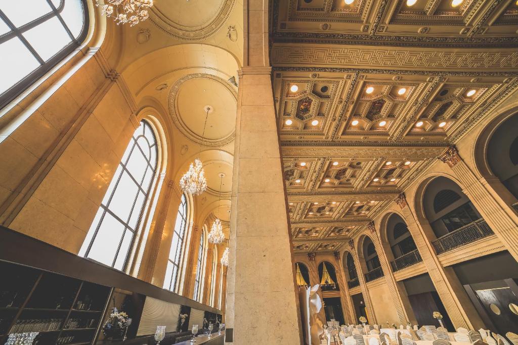 One King West Hotel and Residence - Resim 25