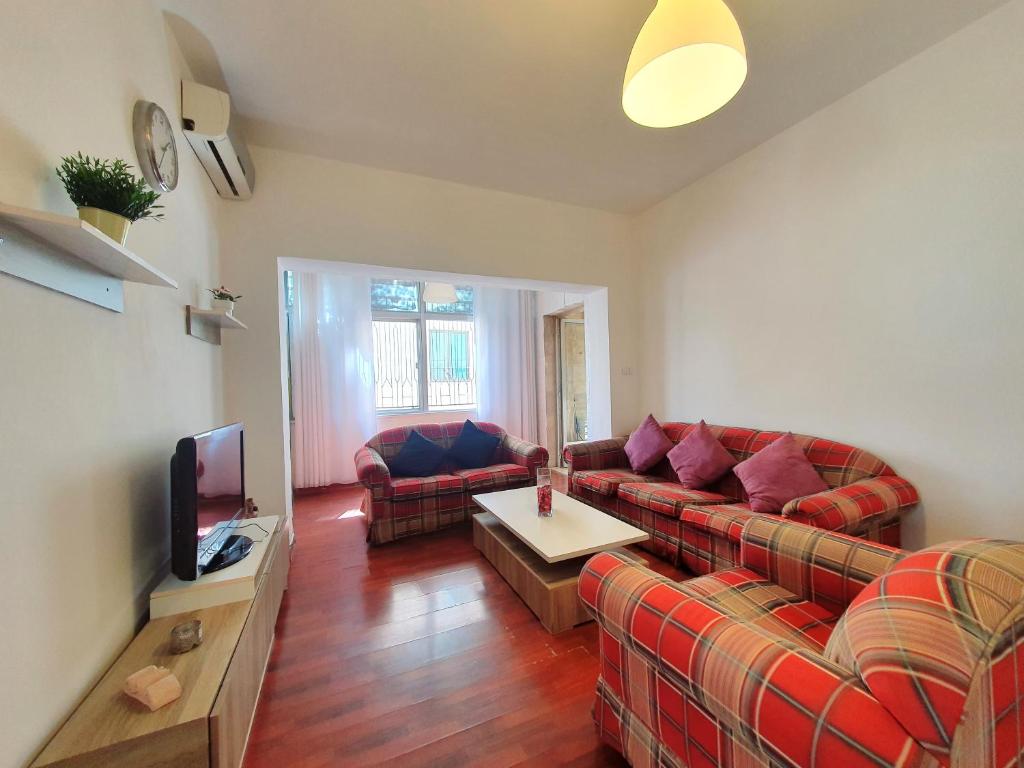 Lovely Two Bedroom Apartment in Amman - Housity