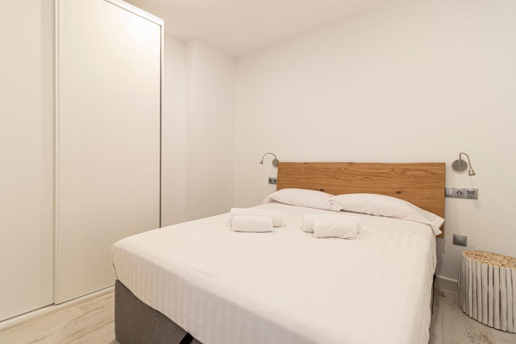 Posteľ alebo postele v izbe v ubytovaní Allo Apartments San Roque Bajo A