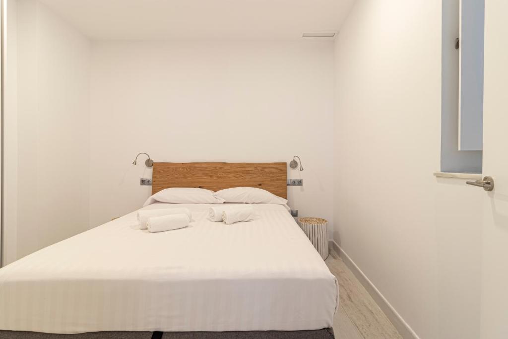 Posteľ alebo postele v izbe v ubytovaní Allo Apartments San Roque Bajo A