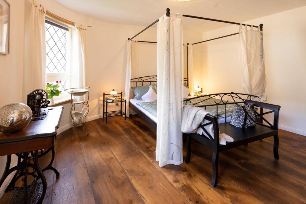 a bedroom with a bed with a canopy at Am Bärenbrunnen in Bernkastel-Kues