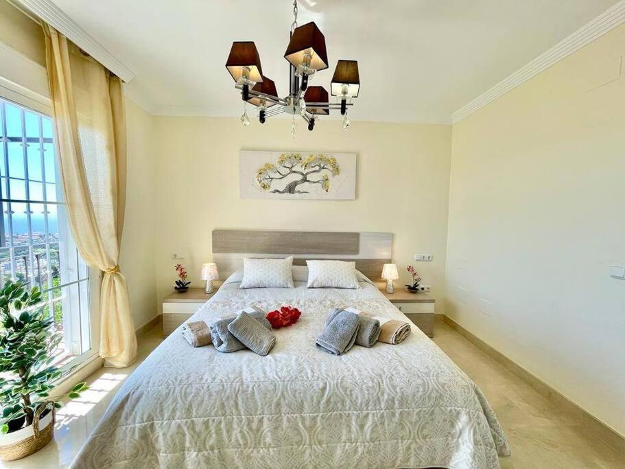 Posteľ alebo postele v izbe v ubytovaní Mirador Panoramic Sea Views - Private villa