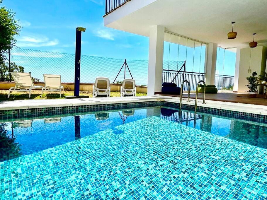 Bazén v ubytovaní Mirador Panoramic Sea Views - Private villa alebo v jeho blízkosti