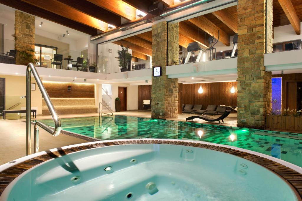 Bazén v ubytování Hotel Rozsutec nebo v jeho okolí