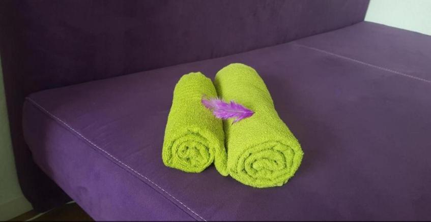 a pair of towels sitting on top of a purple couch at Bed&Coffee&Go in Trier