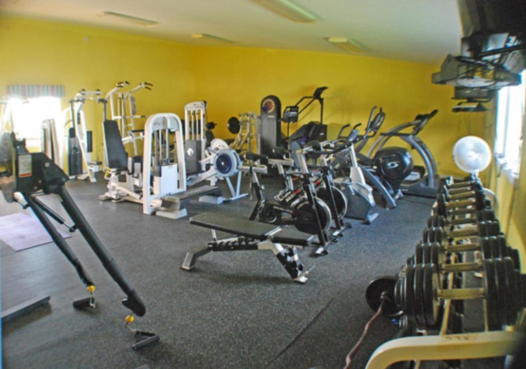 Fitness centrum a/nebo fitness zařízení v ubytování Tamarind Reef Resort Spa & Marina