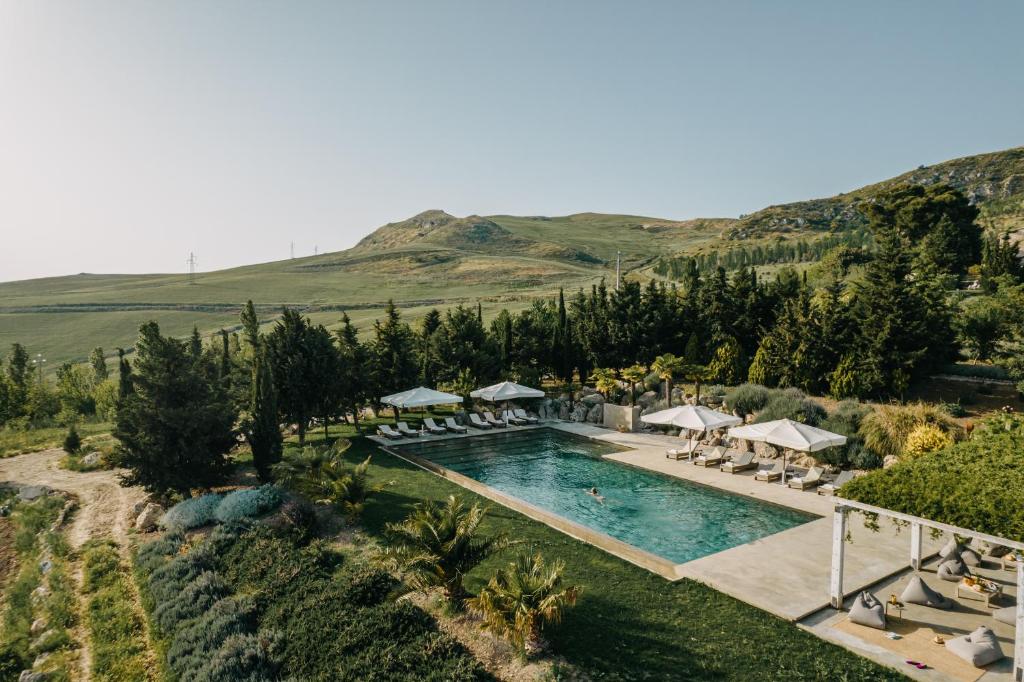 an aerial view of a resort pool with chairs and tables at Susafa in Vallelunga Pratameno