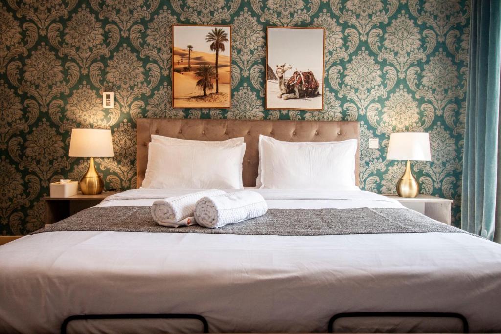 La Buena Vida Holiday Homes – Beach front very spacious, luxe and modern 3 bedroom with full kitchen in JBR , 3 min to the JBR beach Dubai Marina and Tram Station