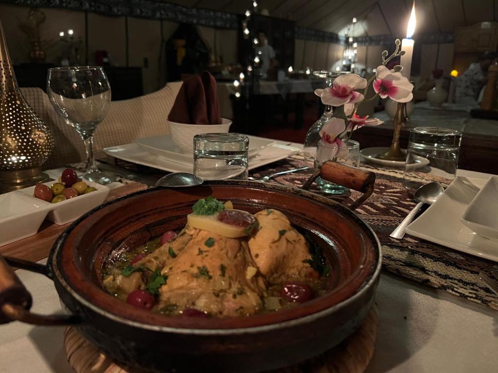 Jídlo v luxury tent nebo okolí