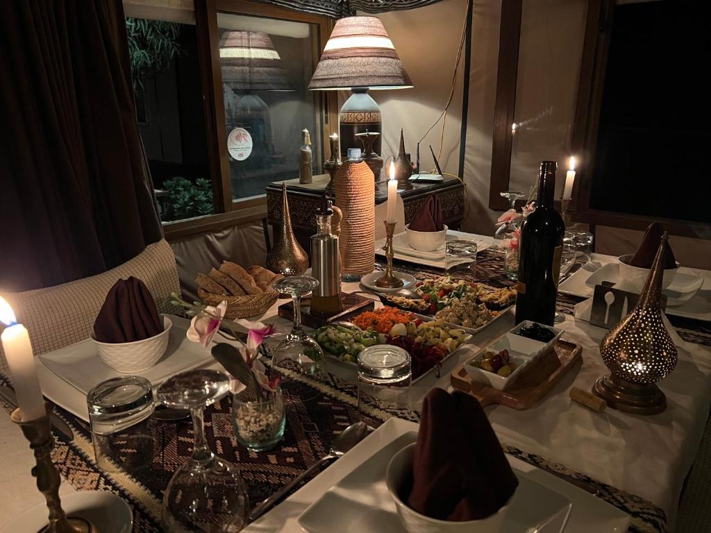 Jídlo v luxury tent nebo okolí