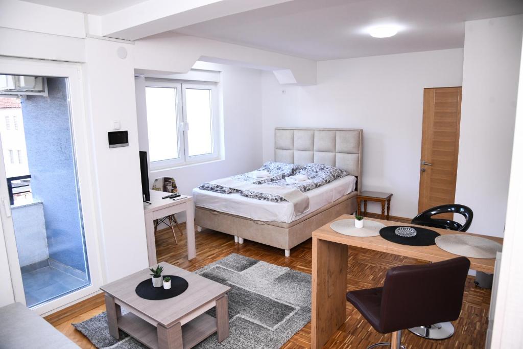 Postel nebo postele na pokoji v ubytování Demir Apartmani