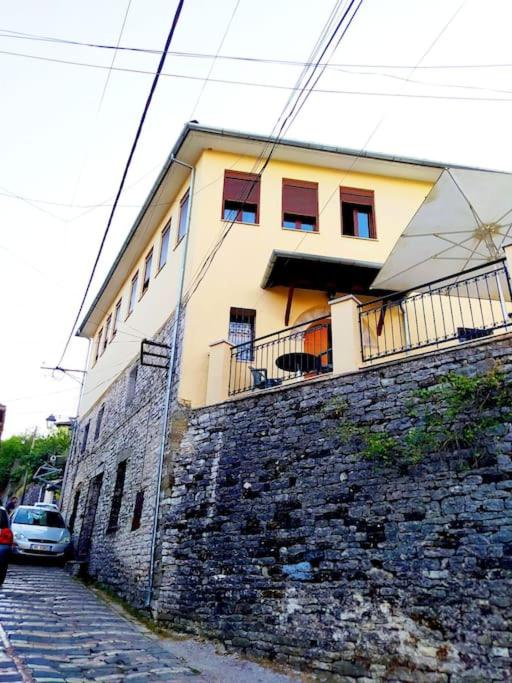 Budova, kde se vila nachází