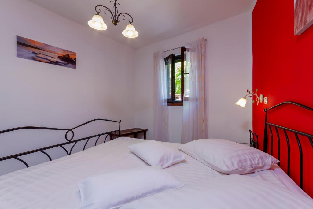Posteľ alebo postele v izbe v ubytovaní Apartment Red Romantic 2-1