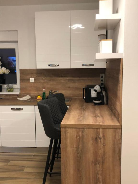 Kuchyňa alebo kuchynka v ubytovaní Adria-Appartment-Island-Vir #sea #beach #wifi #privateparking #netflix