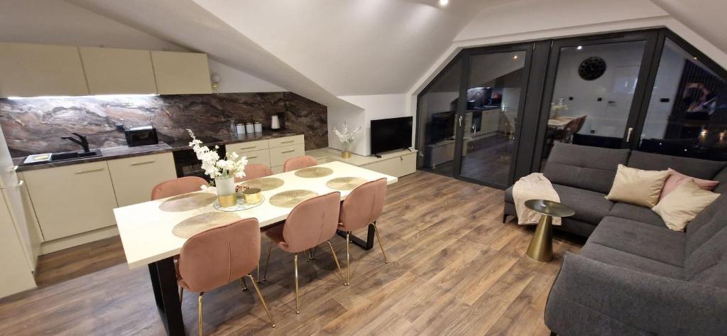 Posedenie v ubytovaní Apartament Szklarski Widok
