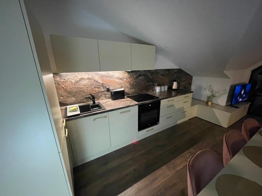 Kuchyňa alebo kuchynka v ubytovaní Apartament Szklarski Widok