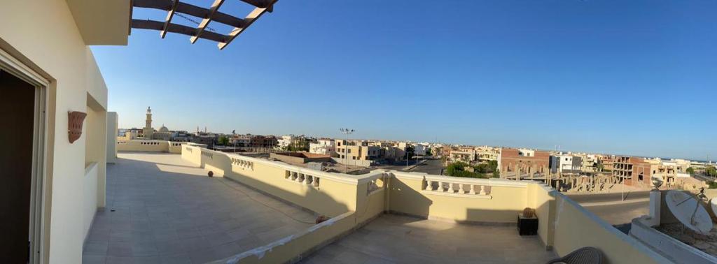 A balcony or terrace at Bahga Palace 4 Residential Apartments