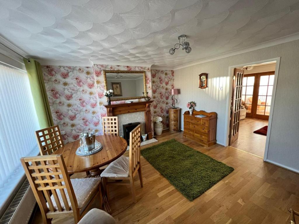 Seaside 2 bedroom house with large garden, Rhyl Updated 2024 Prices