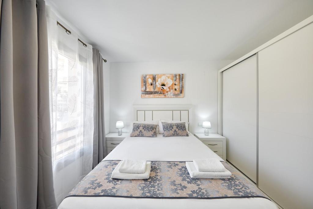 Postel nebo postele na pokoji v ubytování Sonrisa Deluxe Apartments, Levante