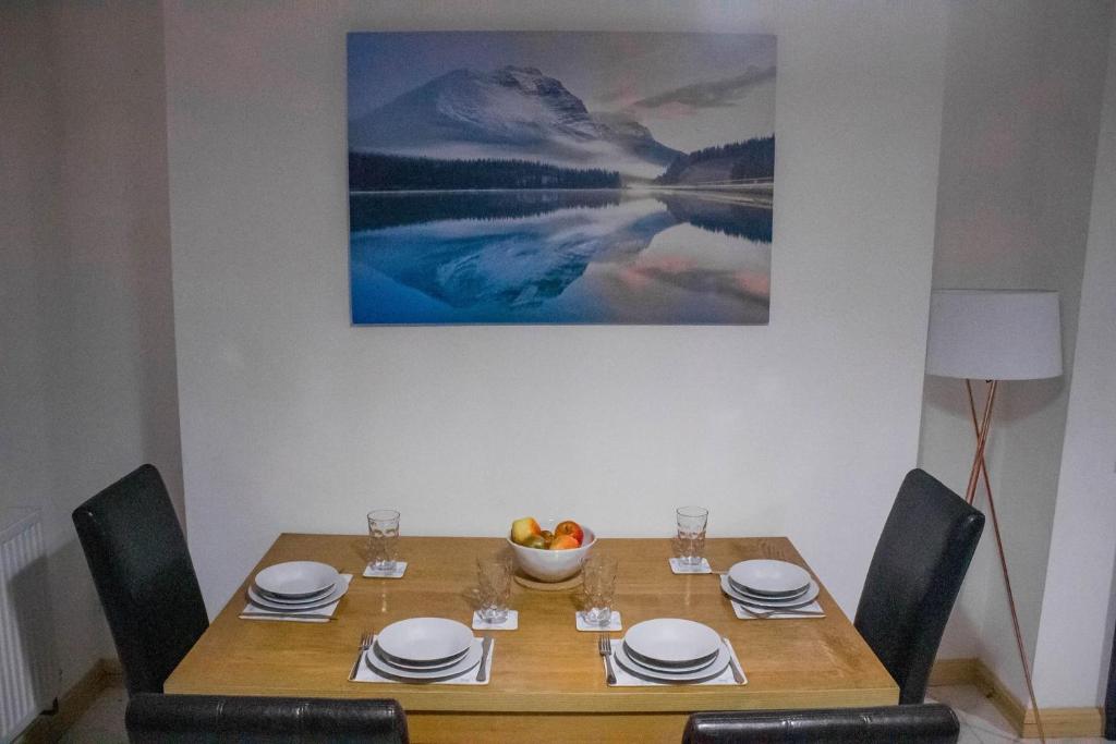 Fotografie z fotogalerie ubytování Business friendly & Spacious 2BR home - Perfectly located for working in Swansea v destinaci Swansea