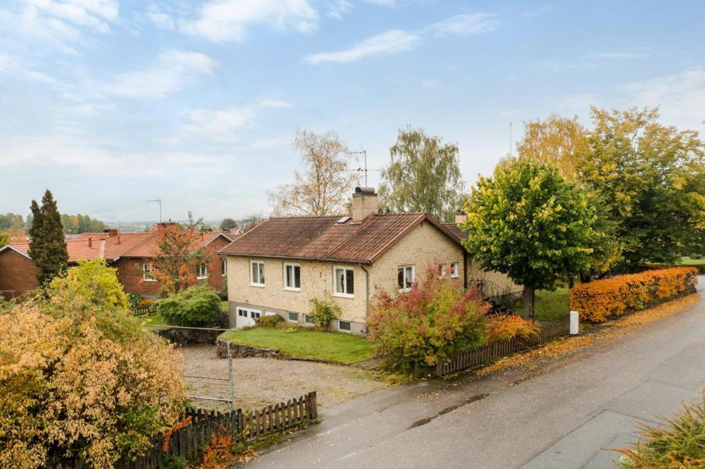 Renovated house in Strängnäs 4 rooms - Housity