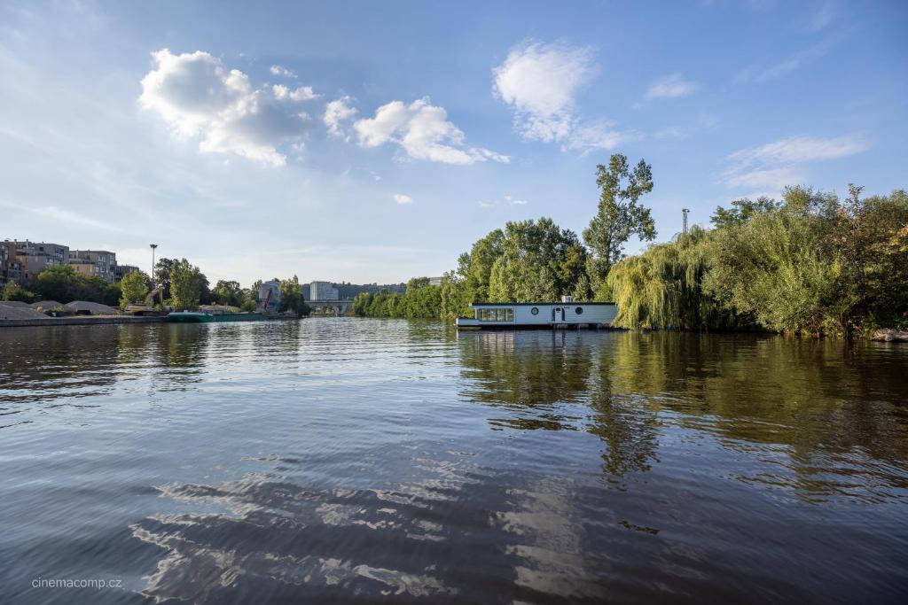 Příroda nedaleko ubytování na lodi