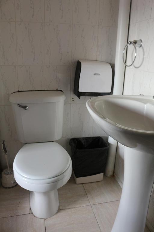 Koupelna v ubytování Hostal Ochen