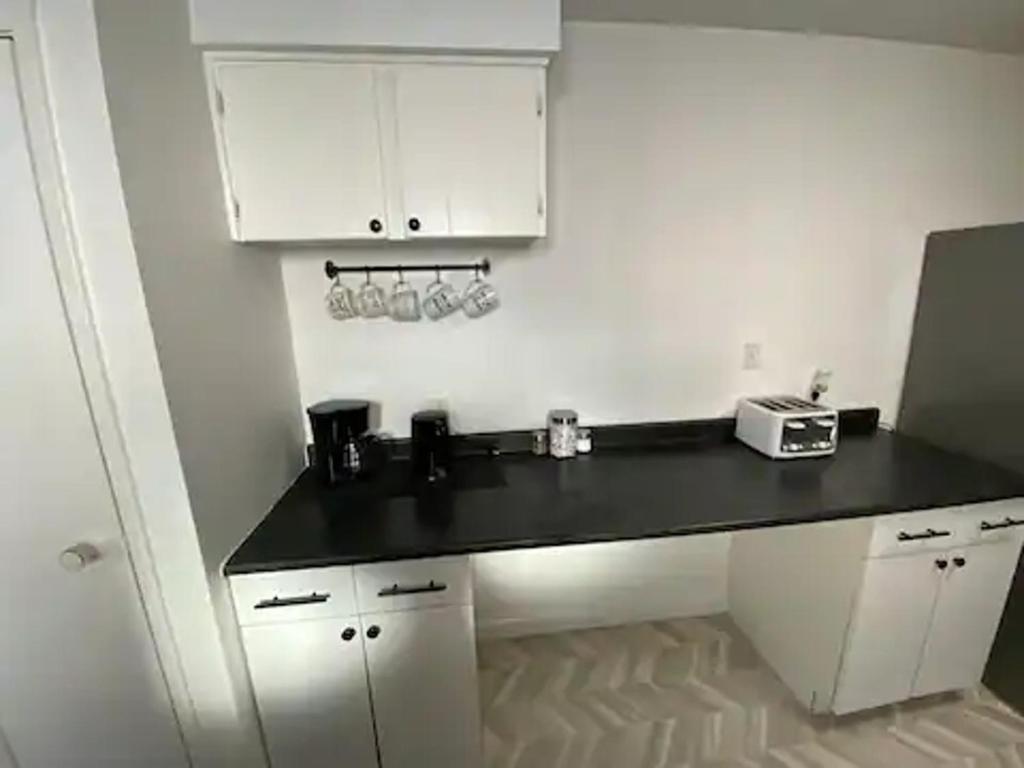 Kuchyň nebo kuchyňský kout v ubytování Kingston Comfort Hub