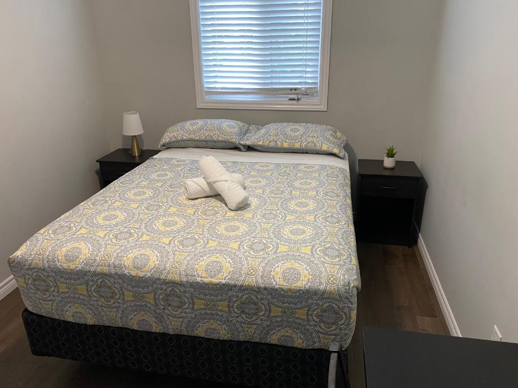 Postel nebo postele na pokoji v ubytování Kingston Comfort Suites - Unit 2