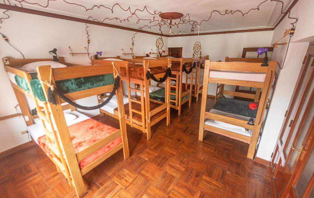 Postel nebo postele na pokoji v ubytování KACLLA, The Healing Dog Hostel