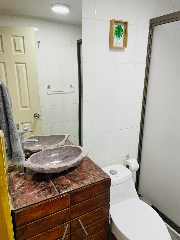 Koupelna v ubytování ELUNEY Combarbala