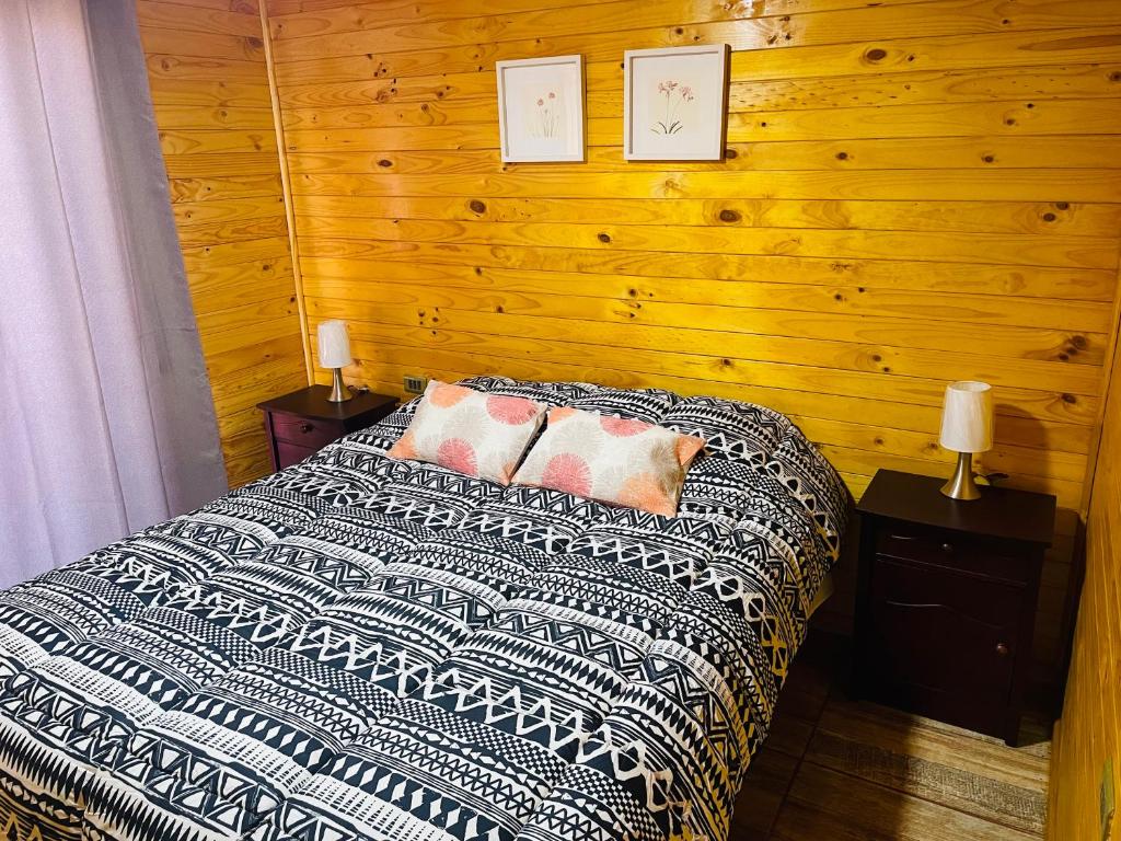 Postel nebo postele na pokoji v ubytování ELUNEY Combarbala