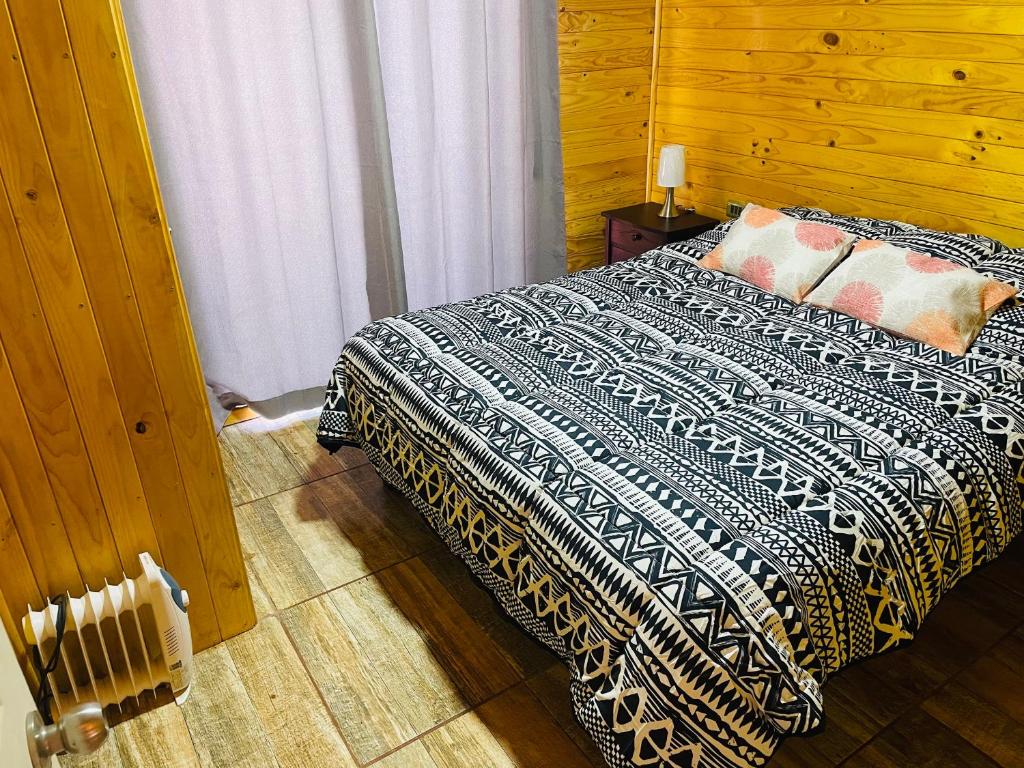 Postel nebo postele na pokoji v ubytování ELUNEY Combarbala