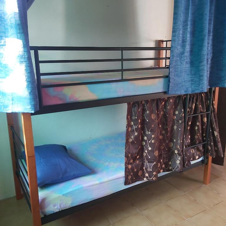 Postel nebo postele na pokoji v ubytování Raihei Auberge de jeunesse Chez l'habitant à Bora Bora