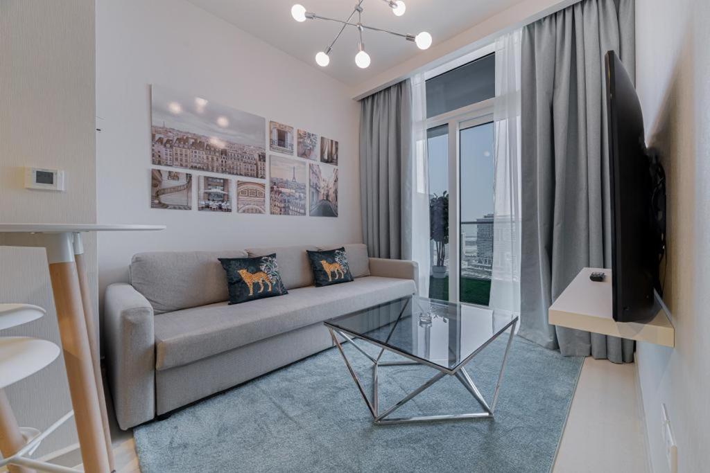 Fotografie z fotogalerie ubytování Fantastic Brand New 1 BR APT Business Bay - Burj View v Dubaji