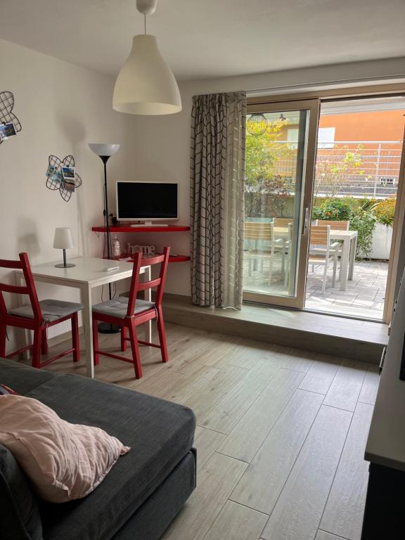 lido 3 pool, 30m from the lake, pet friendly COMO LAKE