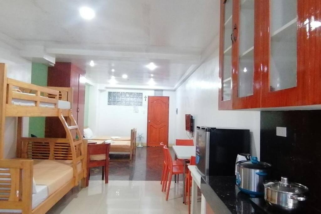 Studio unit that is good for a maximum of 5 pax.