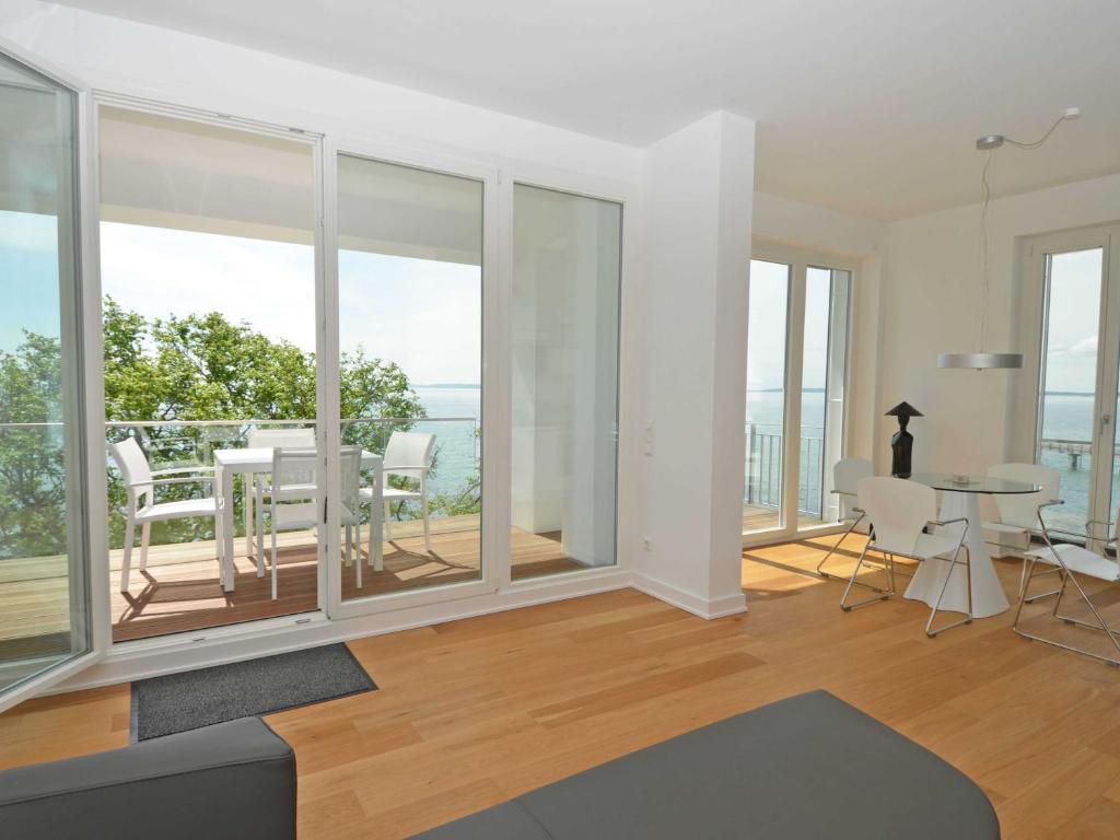 Posezení v ubytování Ostseeresidenz Sassnitz - Penthouse 19 mit Sauna, Balkon, Meerblick