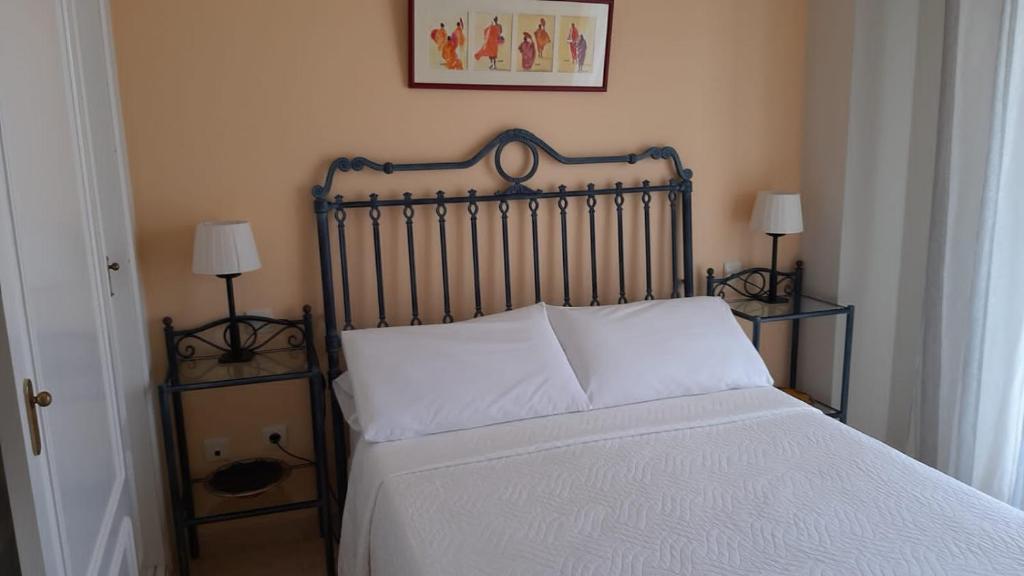 A bed or beds in a room at Ático con terraza abierta/Open terrace apartment