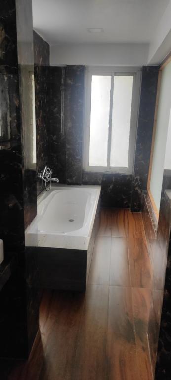 Tito's Homestay - Drievoudige Kamer Met Balkon