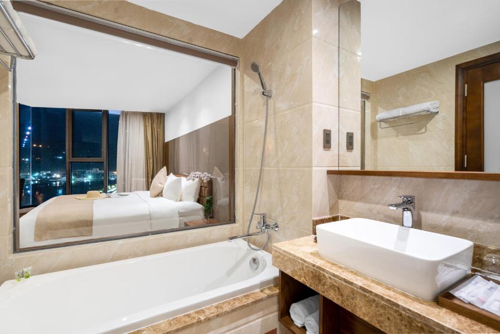 Phòng Deluxe Giường Đôi Nhìn Ra Vịnh
