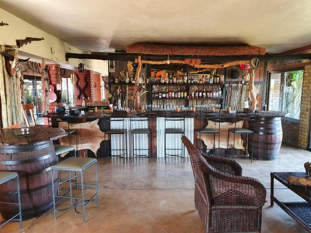 Lounge nebo bar v ubytování Nyani Lodge Dinokeng