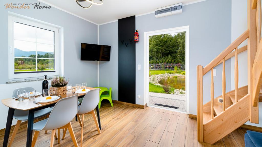 Wonder Home - Apartamenty Halo Karkonosze z ogrodem, sezonowym basenem, placem zabaw i widokiem na Śnieżkę - zlokalizowane blisko Karpacza - Apartment Mit 1 Schlafzimmer