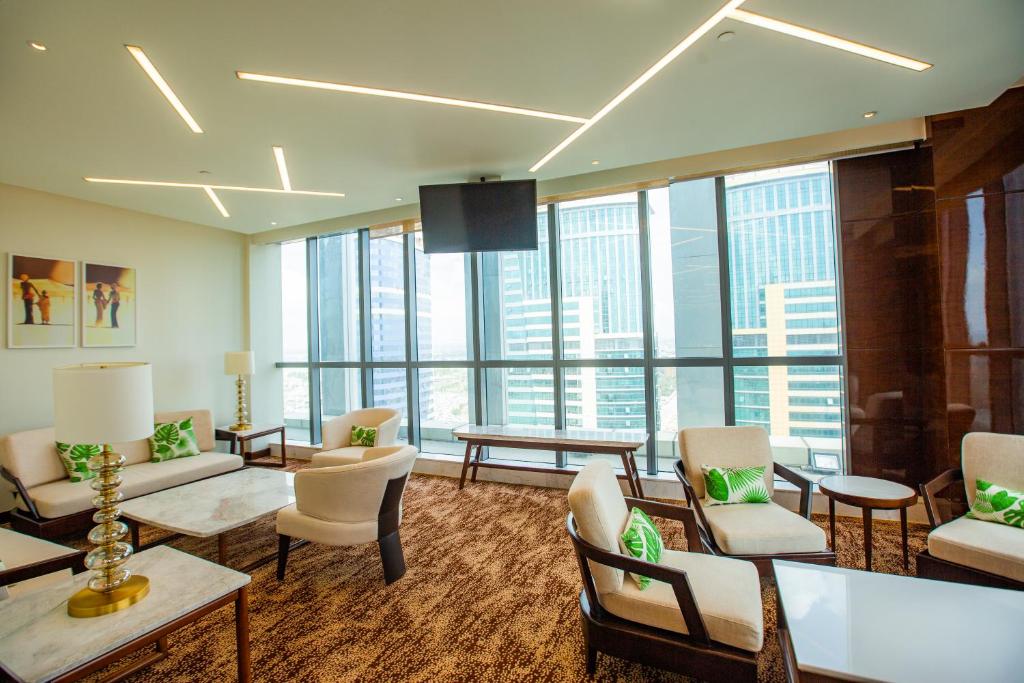 غرفة مع بإطلالة على المدينة SPACIOUS SEA VIEW/ WITH LOUNGE ACCESS - TWIN BED