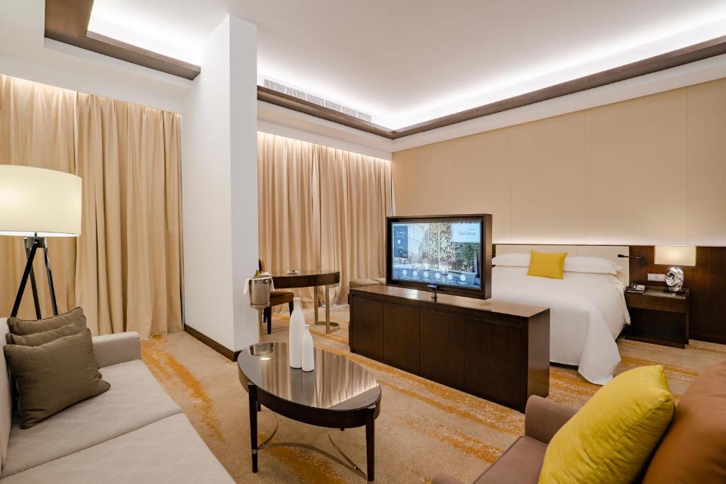غرفة مع بإطلالة على المدينة SPACIOUS SEA VIEW/ WITH LOUNGE ACCESS - KING BED