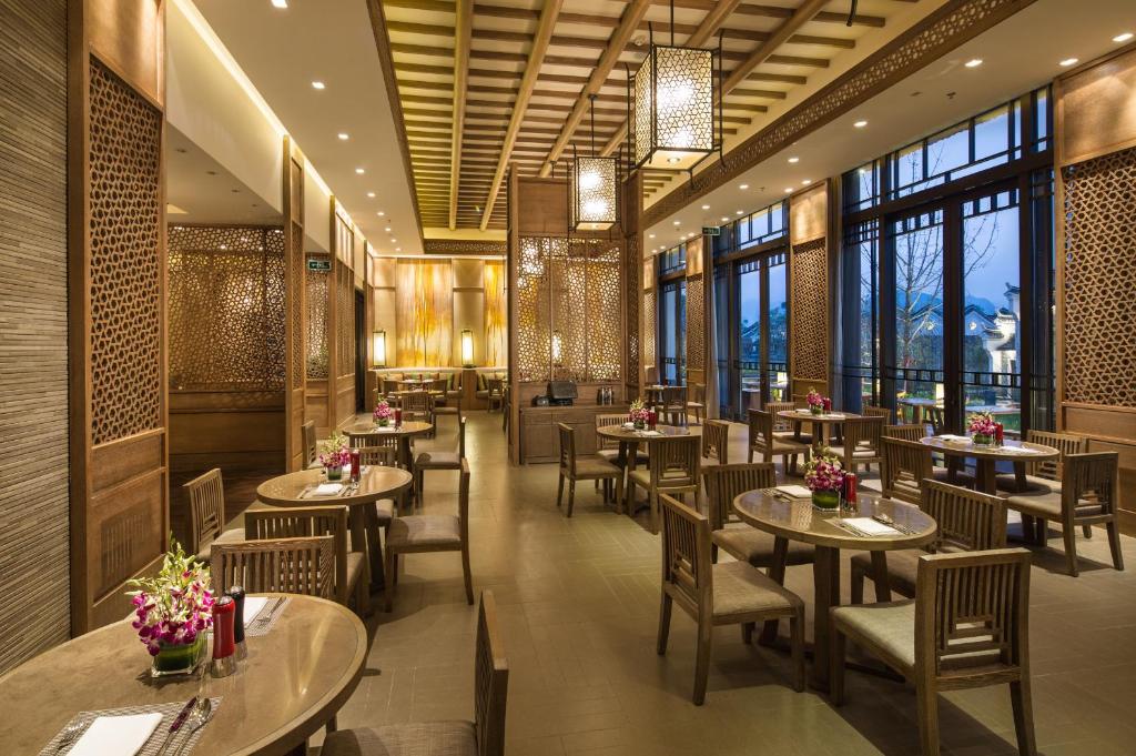 Restaurace v ubytování Banyan Tree Yangshuo