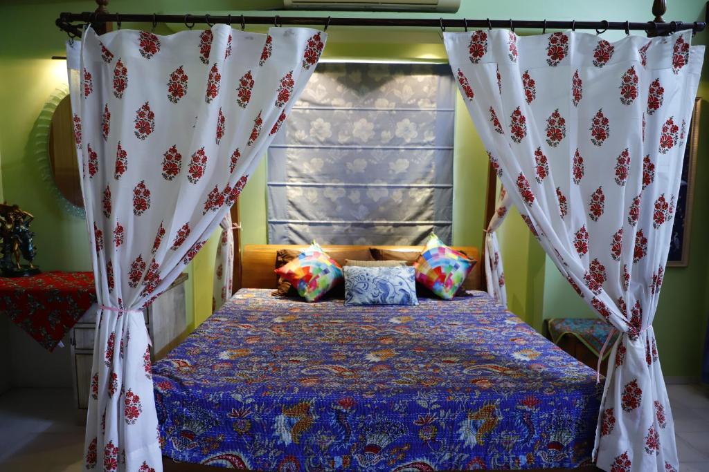Aura Homestay Royal Villa - 豪华双人房间与阳台